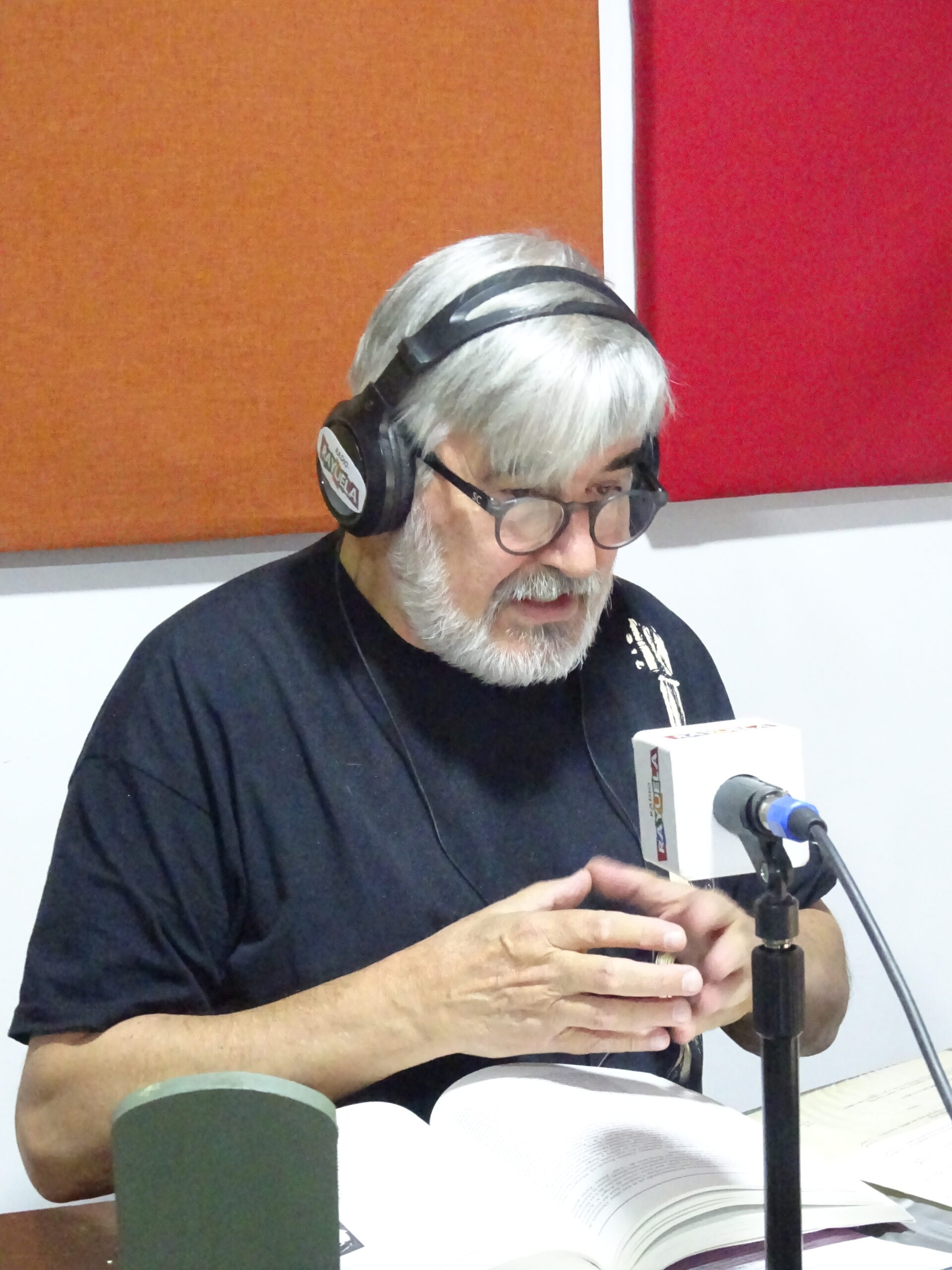 VIERNES: «ESO QUE LLAMAMOS FOLKLORE» (vier 17 hs)