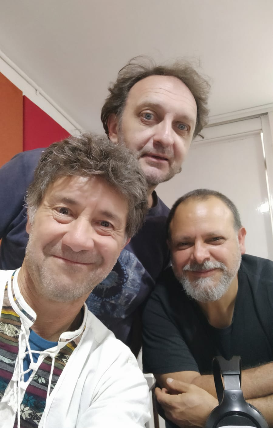 LUNES: «UN MAR DE FUEGUITOS» (lun 16 hs)
