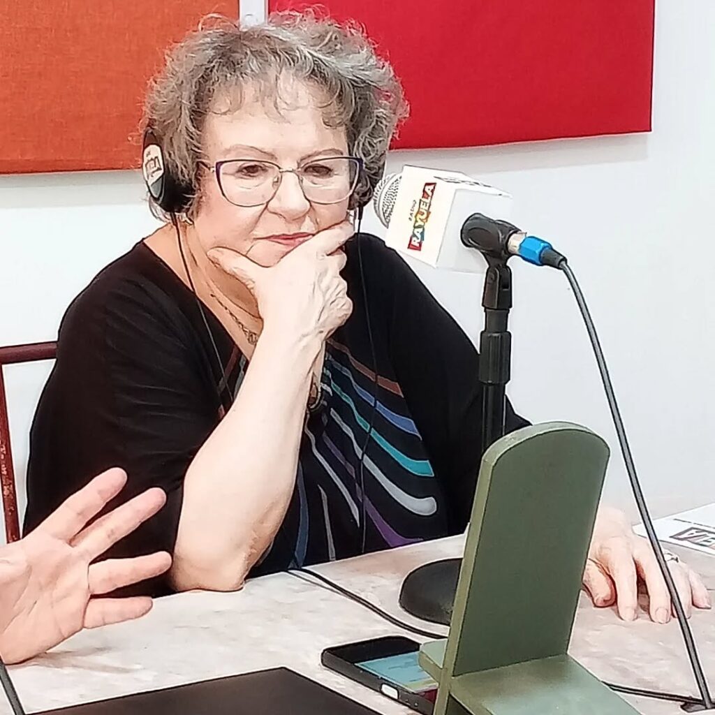 Instagram post from radiorayuelavl. This post is in position 3.