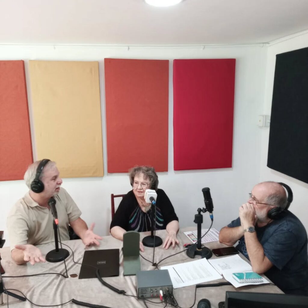 Instagram post from radiorayuelavl. This post is in position 9.