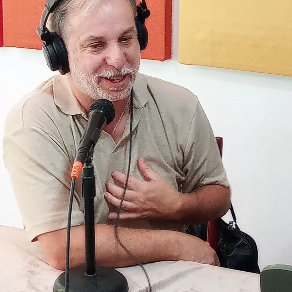 Instagram post from radiorayuelavl. This post is in position 4.